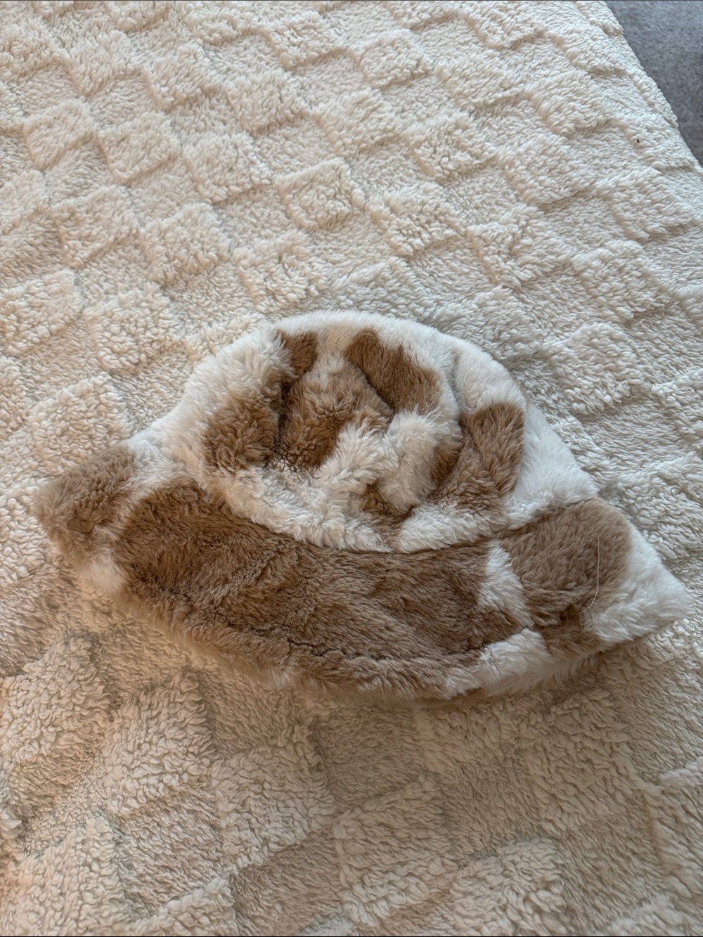 Faux Fur Bucket Hat in Cream & Light Brown
